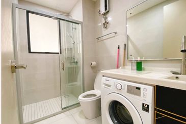 Baypoint @ Country Garden Danga Bay