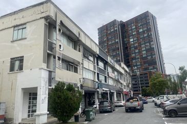 Taman Mount Austin Commercial