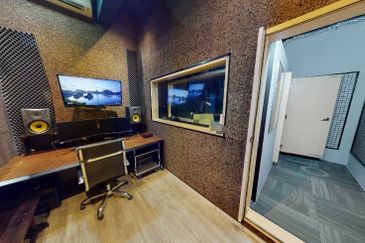 Pusat Perdagangan Danga Utama