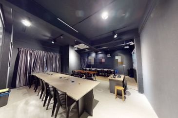 Pusat Perdagangan Danga Utama