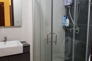 Baypoint @ Country Garden Danga Bay