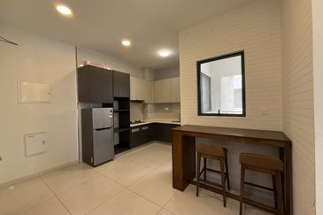 Baypoint @ Country Garden Danga Bay