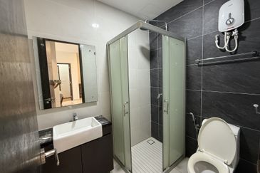 Baypoint @ Country Garden Danga Bay