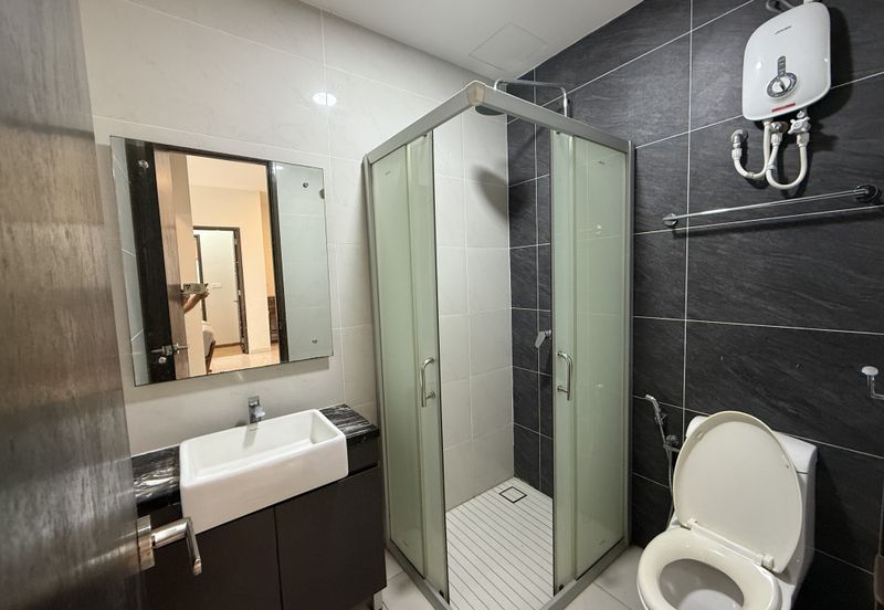 Baypoint @ Country Garden Danga Bay