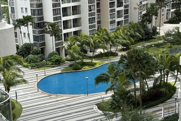 Baypoint @ Country Garden Danga Bay