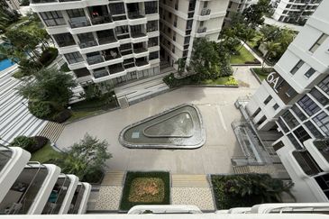 Baypoint @ Country Garden Danga Bay