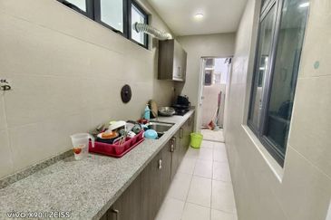 3 bedrooms / 2 carpark lot 