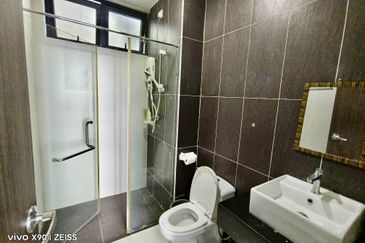 3 bedrooms / 2 carpark lot 