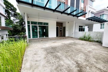 Rafflesia @ The Hill