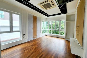 Rafflesia @ The Hill