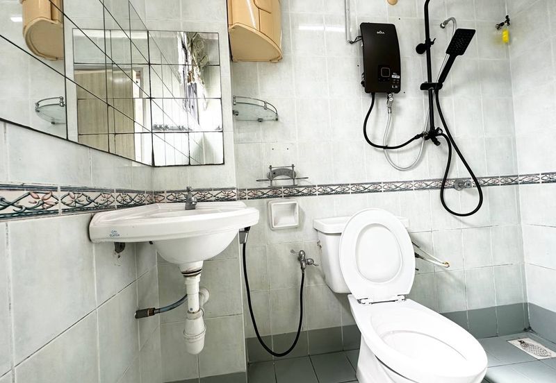 Jalan Nova U5/74A, Seksyen U5, Subang Bestari Shah Alam, Selangor Double Storey Terrace 