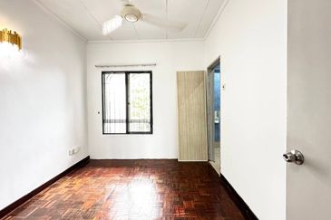 Jalan Nova U5/74A, Seksyen U5, Subang Bestari Shah Alam, Selangor Double Storey Terrace 