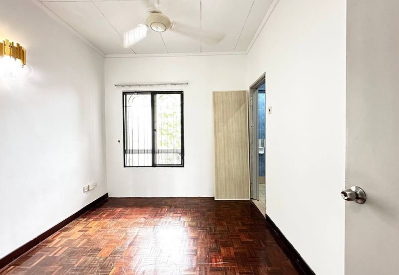 Jalan Nova U5/74A, Seksyen U5, Subang Bestari Shah Alam, Selangor Double Storey Terrace 