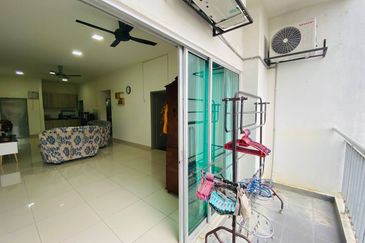 Zeta DeSkye Residence