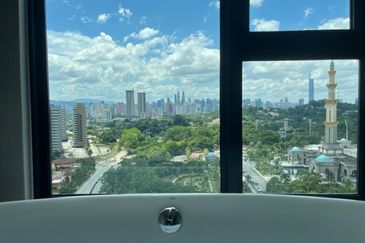 Residensi Solaris Parq