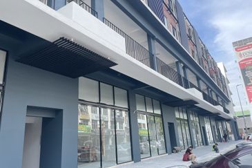UC Square Taman Connaught Shop For Rent