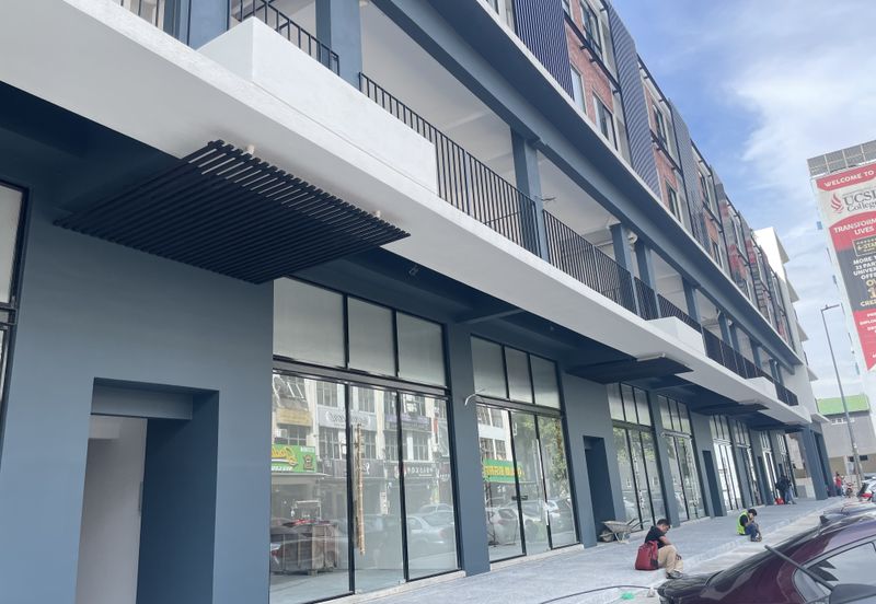 UC Square Taman Connaught Shop For Rent