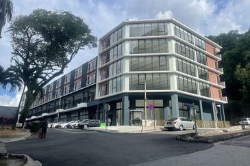 UC Square Taman Connaught Shop For Rent