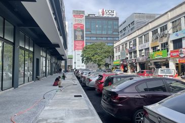 UC Square Taman Connaught Shop For Rent