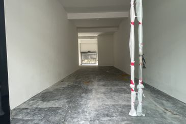 UC Square Taman Connaught Shop For Rent