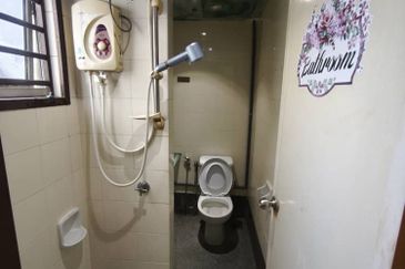 Bangunan Duta Impian (The Embassy Suites)