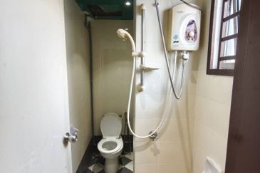 Bangunan Duta Impian (The Embassy Suites)