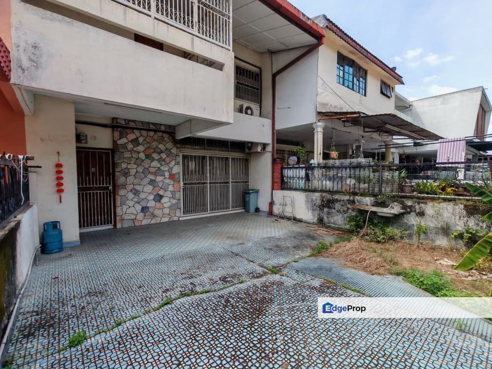 Double Storey For Sale Located at Taman Pertama 22×75, Kuala Lumpur, Cheras
