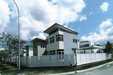 PELANGI HEIGHTS (TAMAN KAYANGAN)