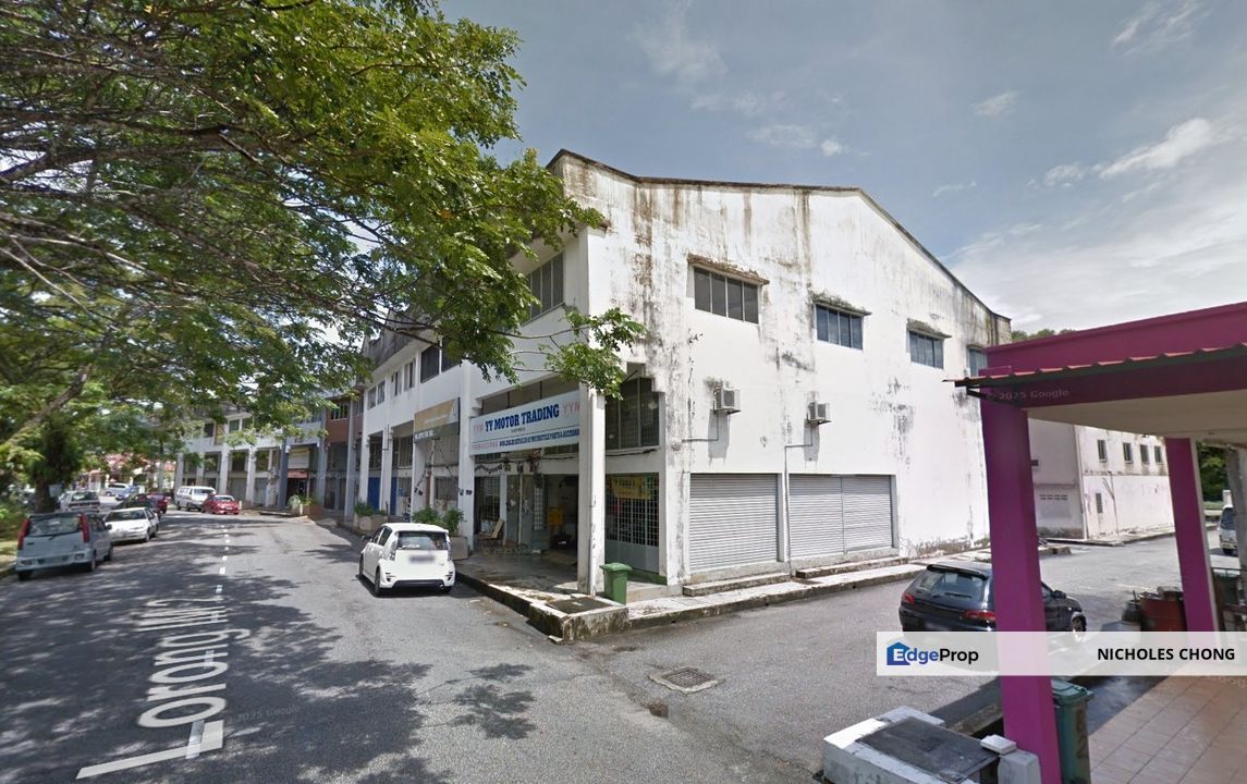 Medan Mashyur Bandar Indera Mahkota 2 Storey Endlot Shop for Auction, Pahang, Kuantan