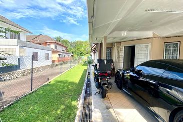 Cheapest End Lot Double Storey Jalan Akuamarin Seksyen 7 Shah Alam