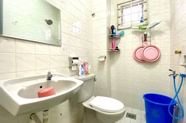 Cheapest End Lot Double Storey Jalan Akuamarin Seksyen 7 Shah Alam