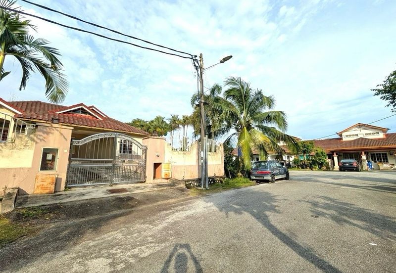 Persiaran Puncak Alam 1 