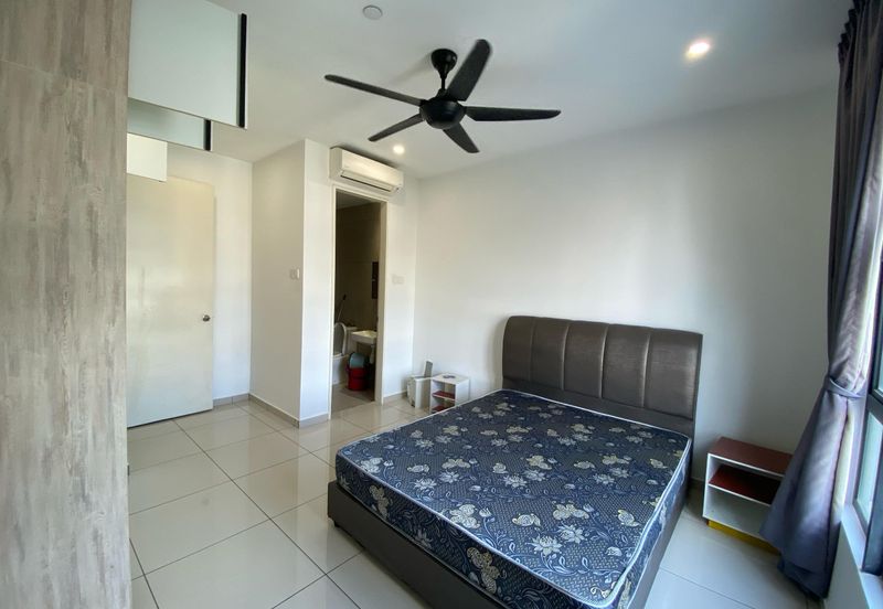 Kenwingston Square Garden