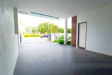  Puchong South Selangor Triple Storey link Reflexion Pool Villa for Sale villa with a private rooftop swimming