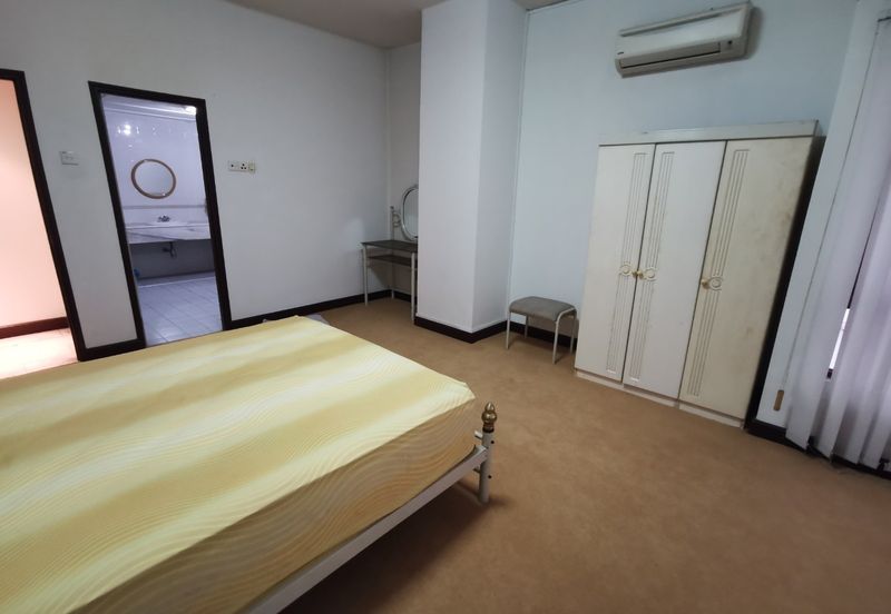 Spring & Summer Villa