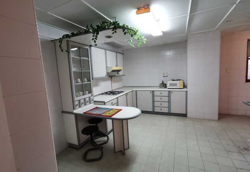 Spring & Summer Villa