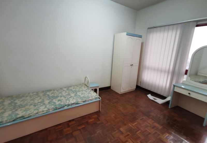 Spring & Summer Villa