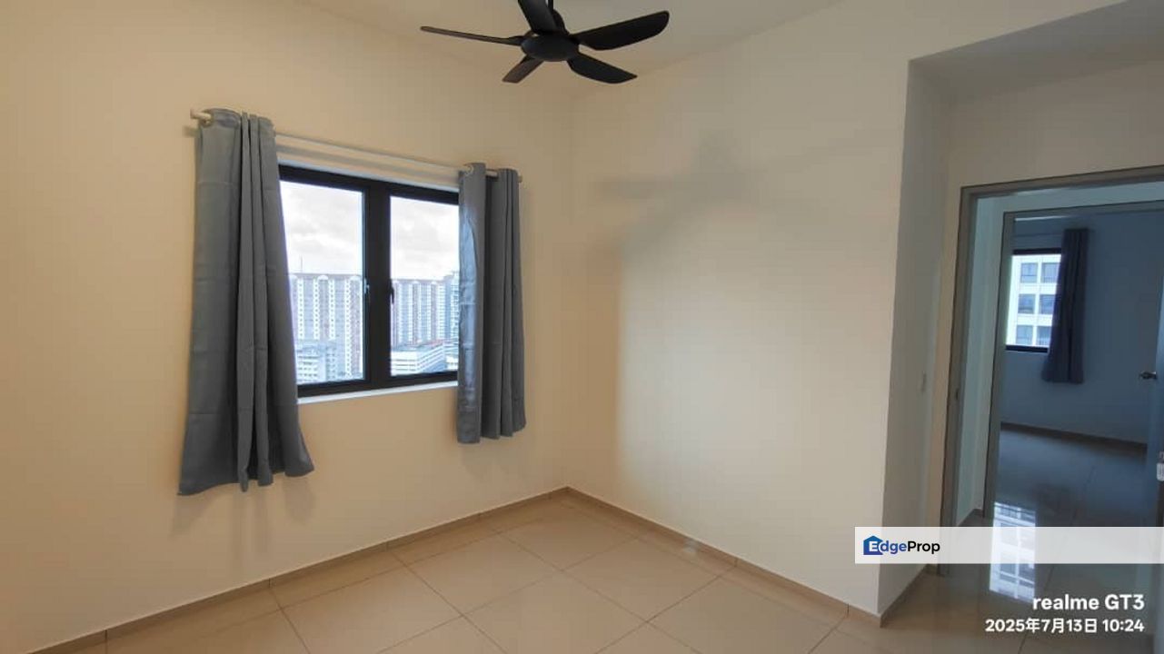 One Equine Semi Furnished Brand New Unit 3rooms 2 bathrooms high floor good view , Selangor, Seri Kembangan