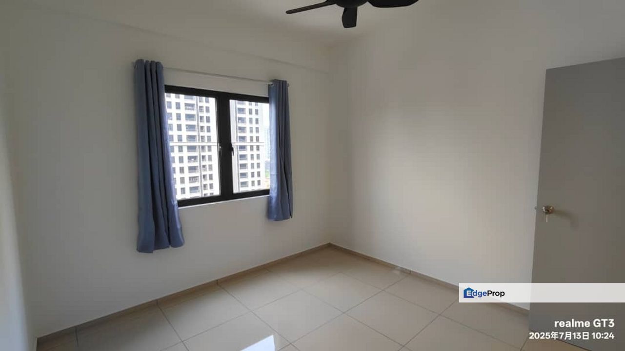 One Equine Semi Furnished Brand New Unit 3rooms 2 bathrooms high floor good view , Selangor, Seri Kembangan