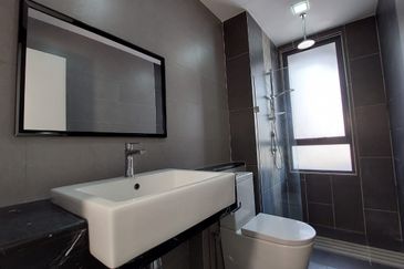 Bandar Kinrara 5 Selangor Eight Kinrara Service Apartment for Sale