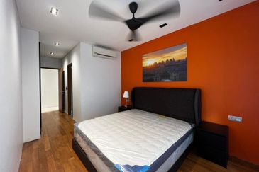 18 Jalan Pinang KL Sky Suites KLCC For Sale