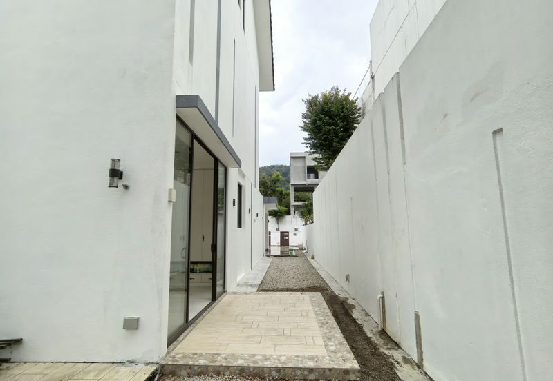 Twin Palm Sungai Long Luxury Triple Storey Corner Bungalow with Pool For Sale