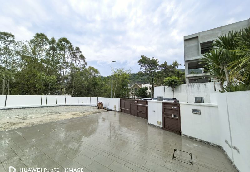 Twin Palm Sungai Long Luxury Triple Storey Corner Bungalow with Pool For Sale