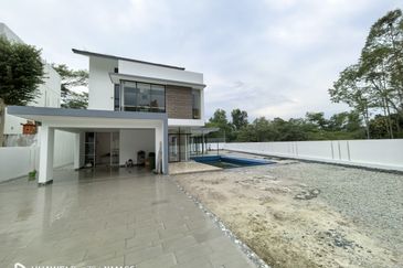 Twin Palm Sungai Long Luxury Triple Storey Corner Bungalow with Pool For Sale