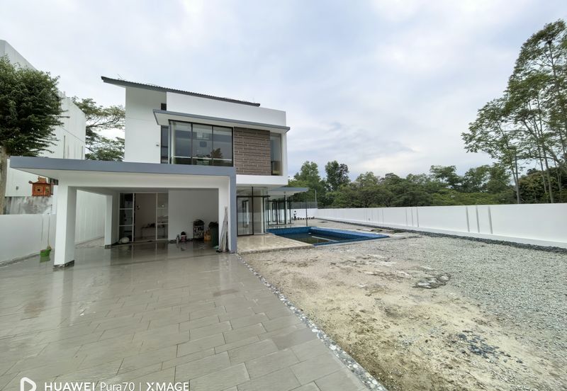 Twin Palm Sungai Long Luxury Triple Storey Corner Bungalow with Pool For Sale