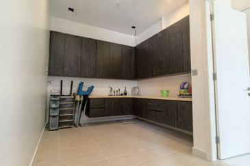 Twin Palm Sungai Long Luxury Triple Storey Corner Bungalow with Pool For Sale