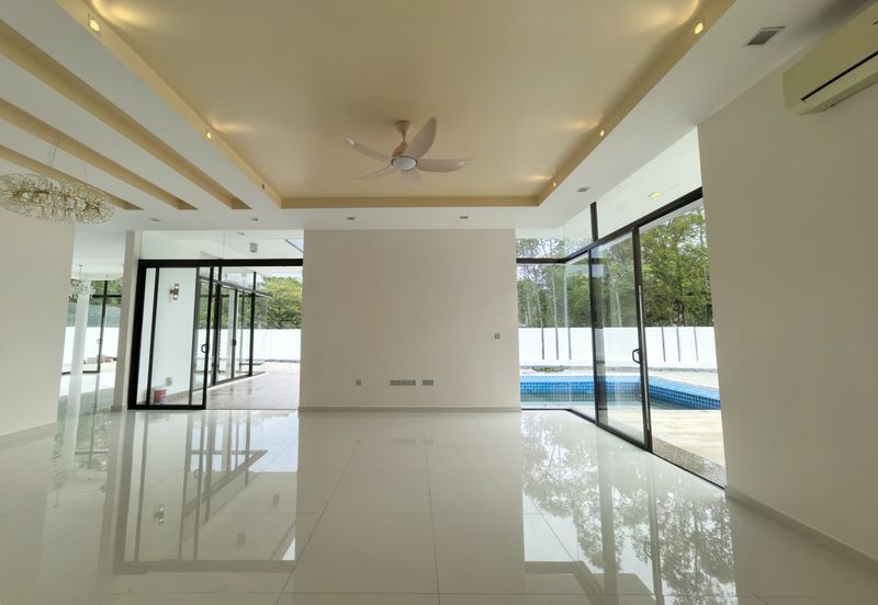 Twin Palm Sungai Long Luxury Triple Storey Corner Bungalow with Pool For Sale