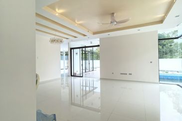 Twin Palm Sungai Long Luxury Triple Storey Corner Bungalow with Pool For Sale