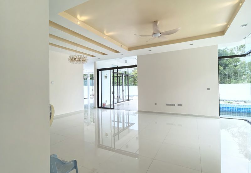 Twin Palm Sungai Long Luxury Triple Storey Corner Bungalow with Pool For Sale