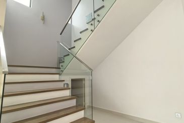 Twin Palm Sungai Long Luxury Triple Storey Corner Bungalow with Pool For Sale